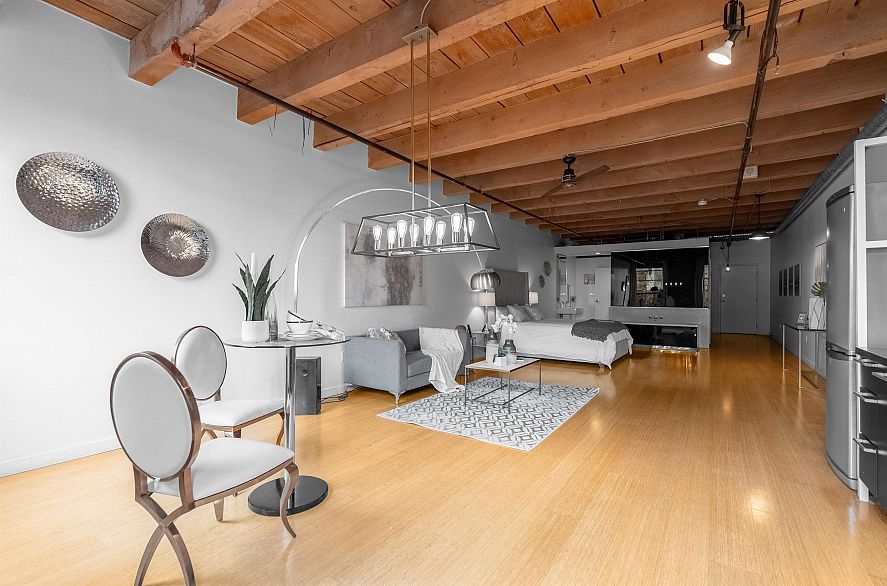 315 55 E Cordova Street