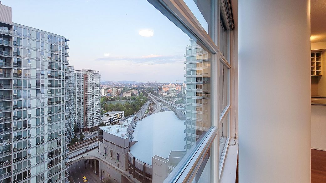 2506 111 W Georgia Street