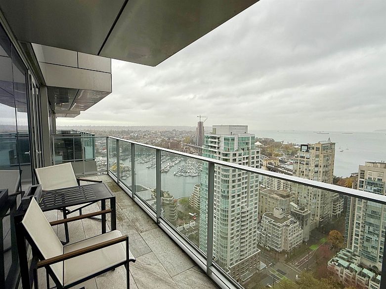 3605 1480 Howe Street