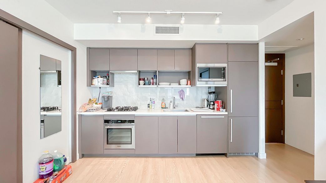 805 68 Smithe Street