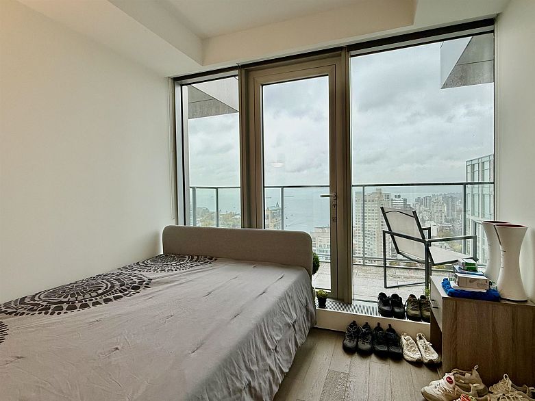 3605 1480 Howe Street