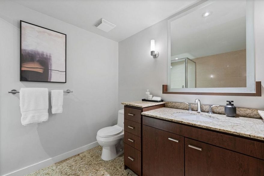 2805 583 Beach Crescent