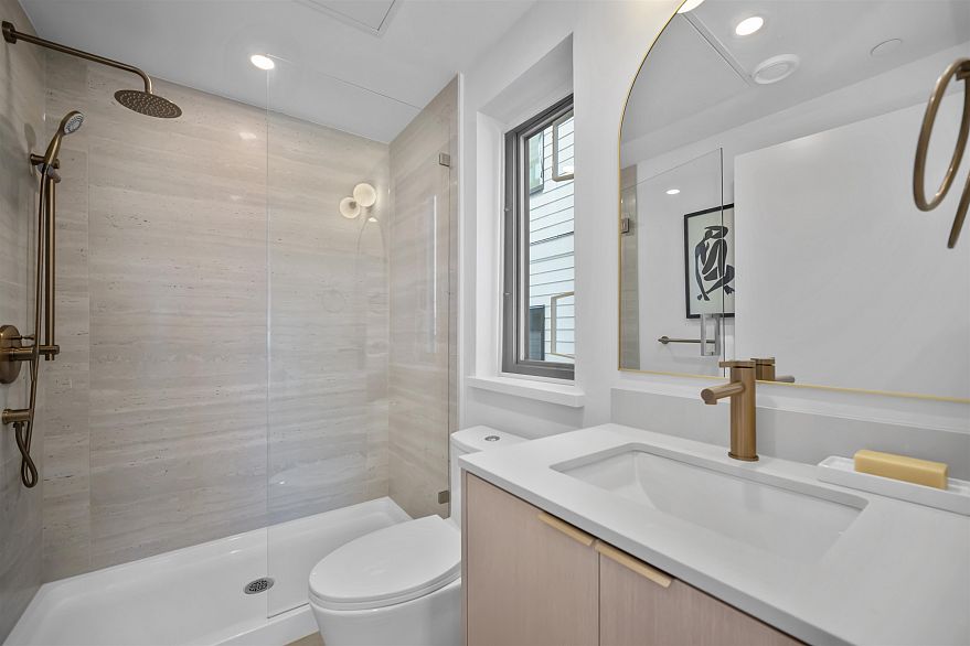 208 2339 E 34th Avenue