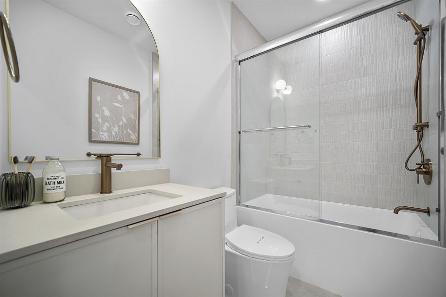 208 2339 E 34th Avenue