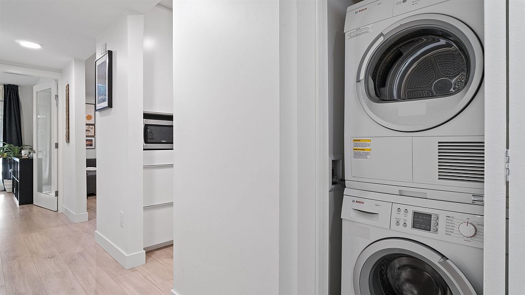 318 1345 W 15th Avenue