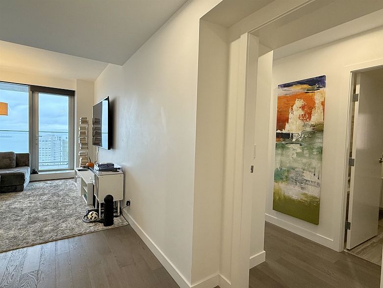 3605 1480 Howe Street