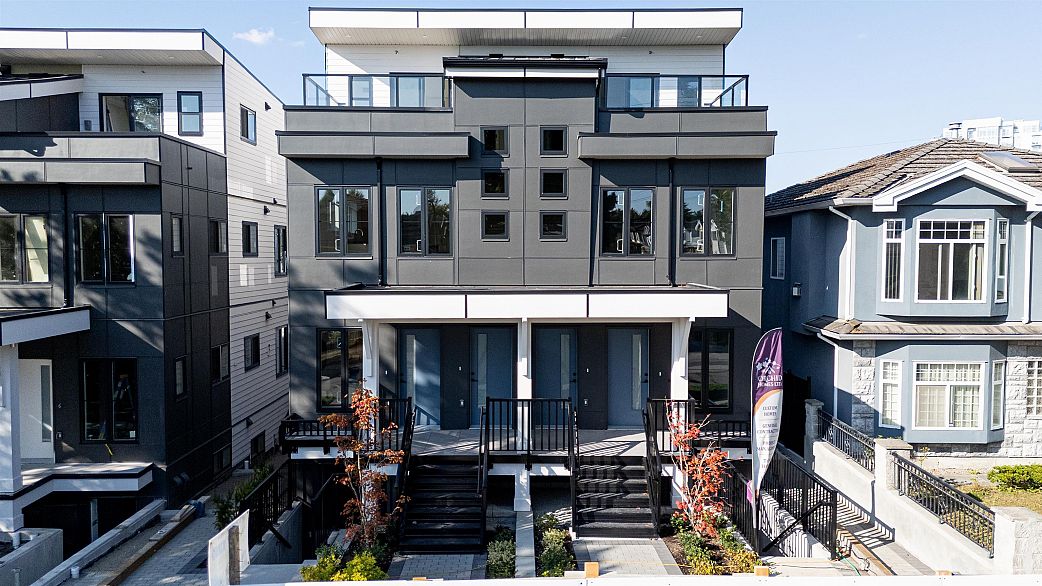 208 2339 E 34th Avenue