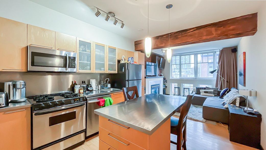 306 1072 Hamilton Street