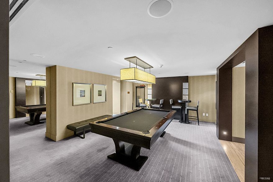 2405 667 Howe Street