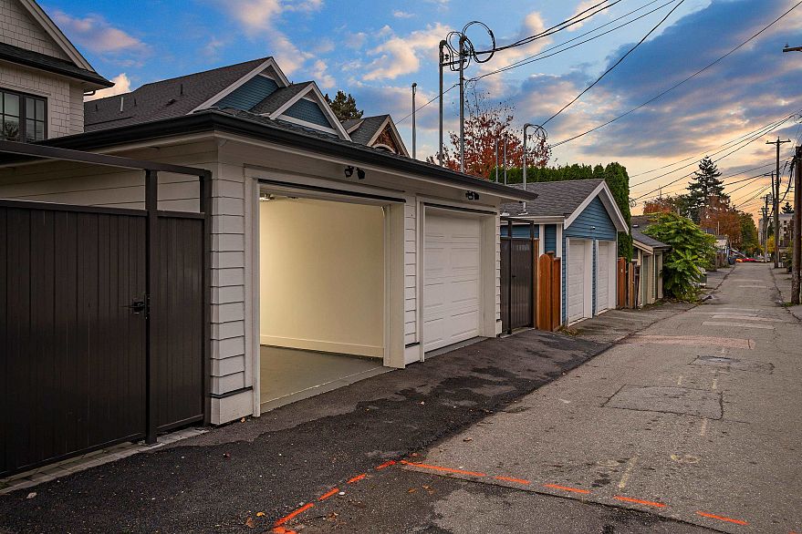 1 1166 E 11th Avenue