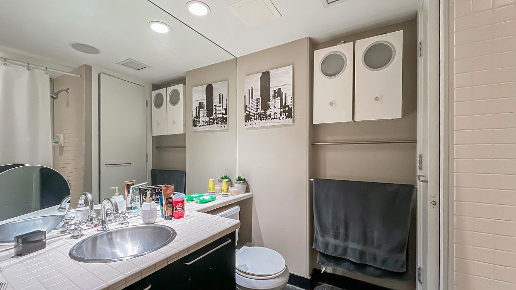 306 1072 Hamilton Street