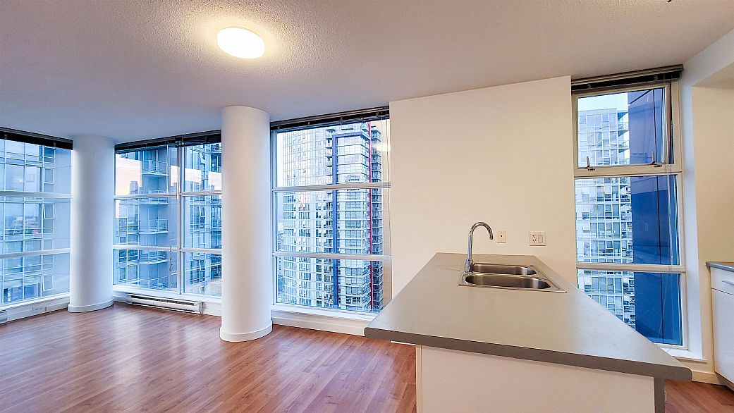 2506 111 W Georgia Street