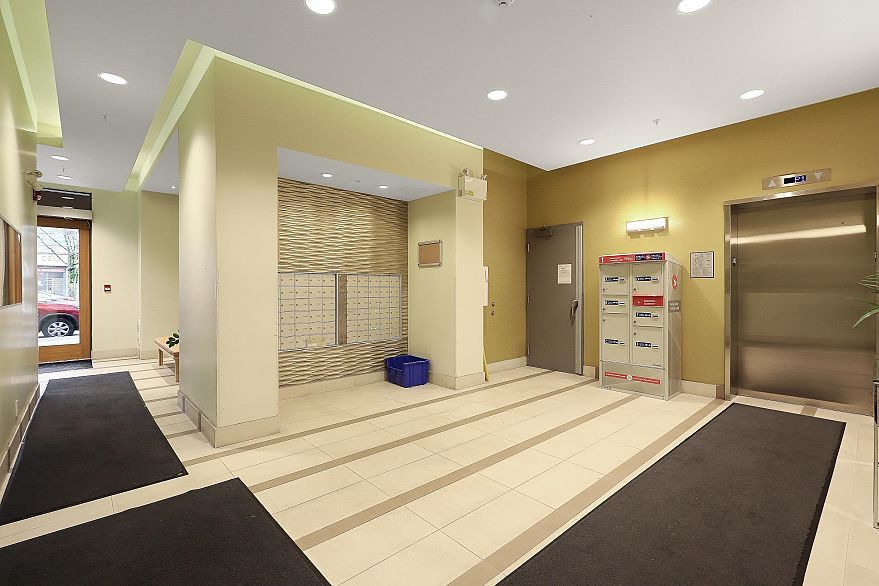 211 2250 Commercial Drive