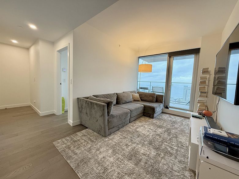 3605 1480 Howe Street