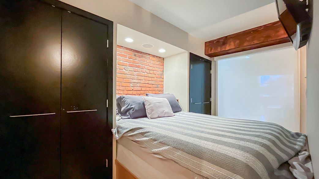 306 1072 Hamilton Street