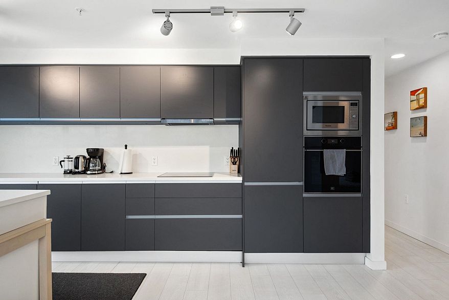 602 180 E 2nd Avenue