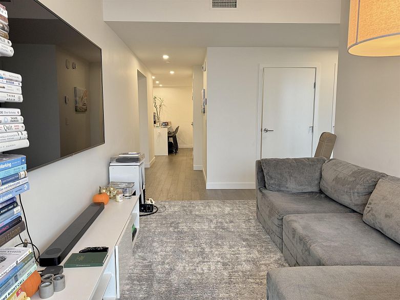 3605 1480 Howe Street