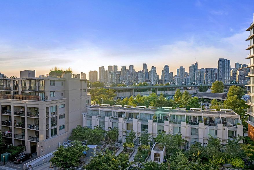 713 1887 Crowe Street