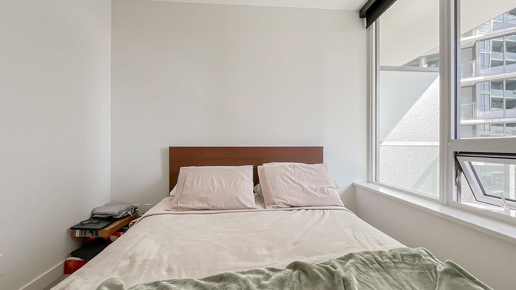 805 68 Smithe Street