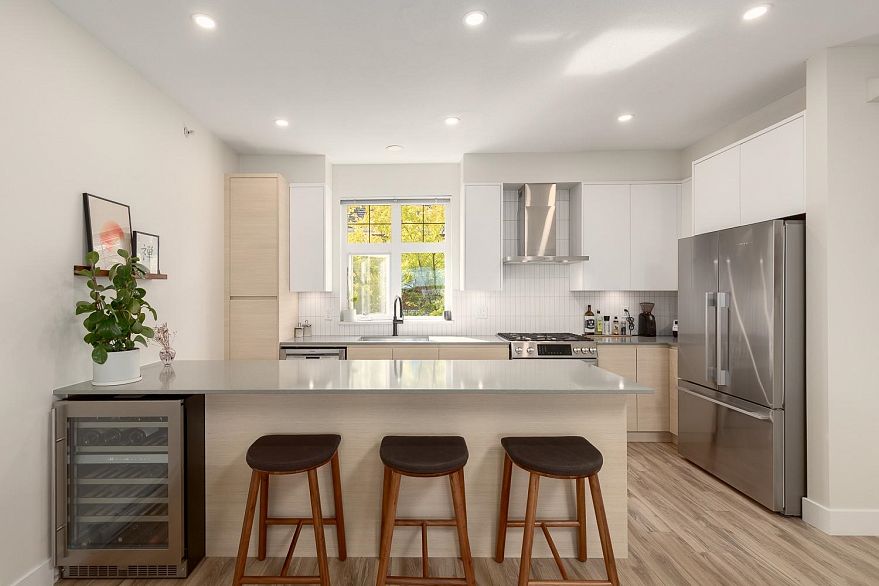 2272 St. George Street