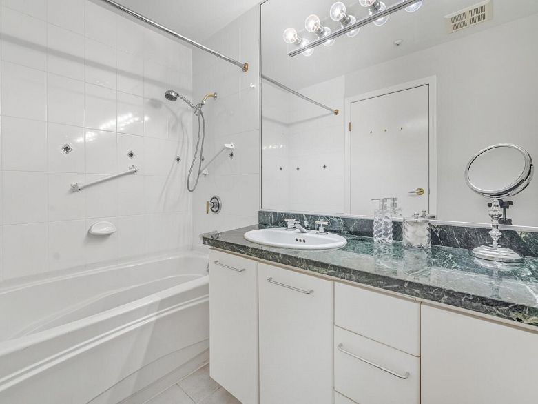 18C 139 Drake Street