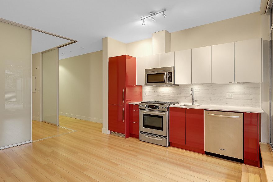 211 2250 Commercial Drive