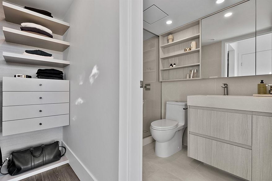 713 1887 Crowe Street