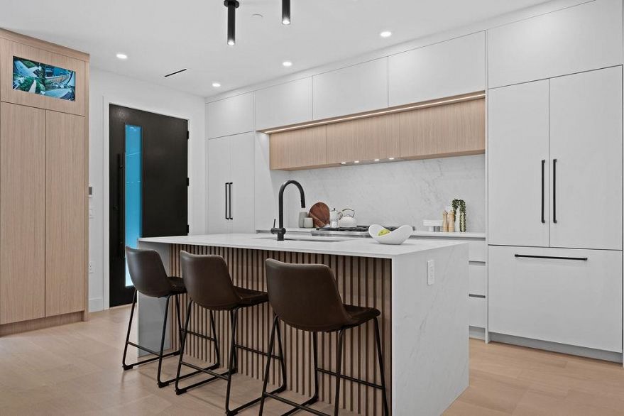 1 3880 W 23rd Avenue