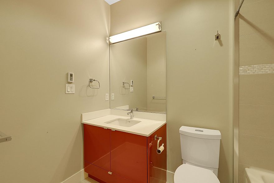 211 2250 Commercial Drive