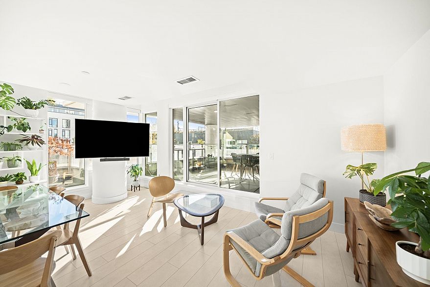 320 3538 Sawmill Crescent