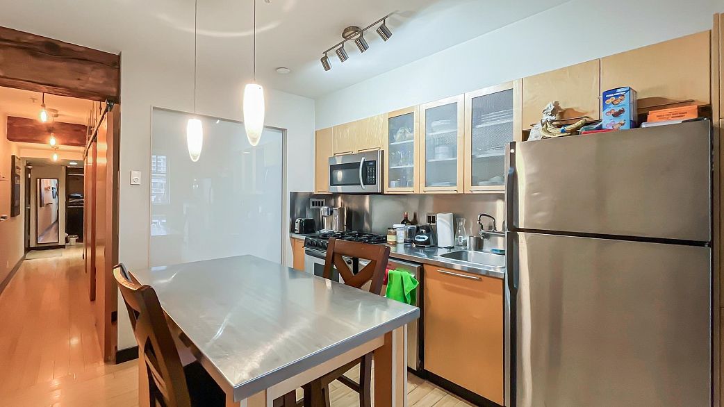 306 1072 Hamilton Street