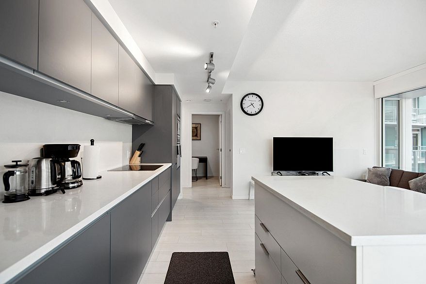 602 180 E 2nd Avenue