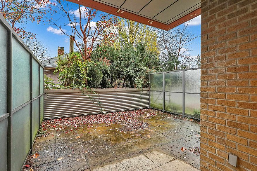 211 2250 Commercial Drive