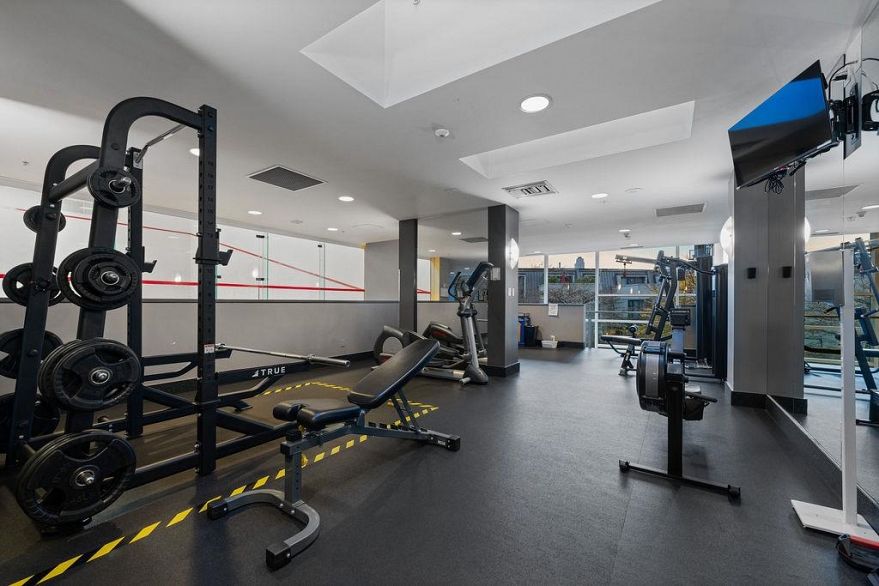 2805 583 Beach Crescent