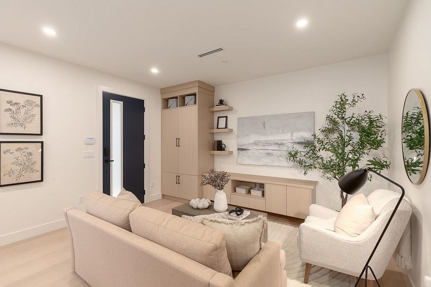 1 3508 E Pender Street