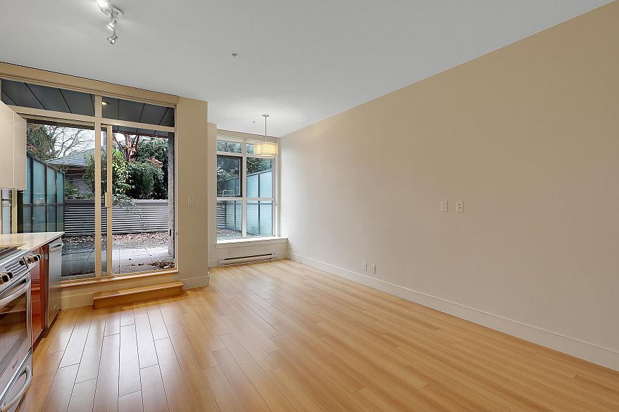 211 2250 Commercial Drive