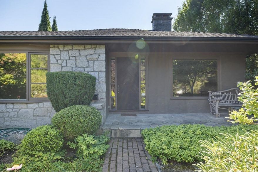 2533 Wallace Crescent