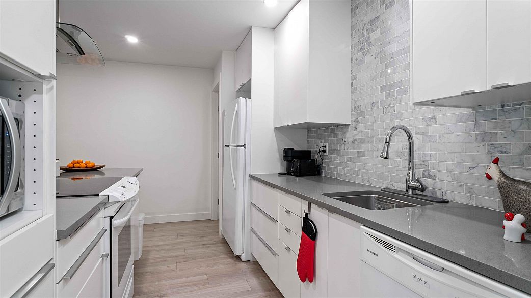 318 1345 W 15th Avenue