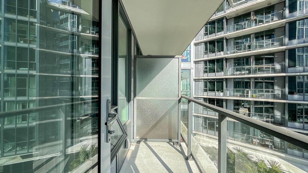 805 68 Smithe Street