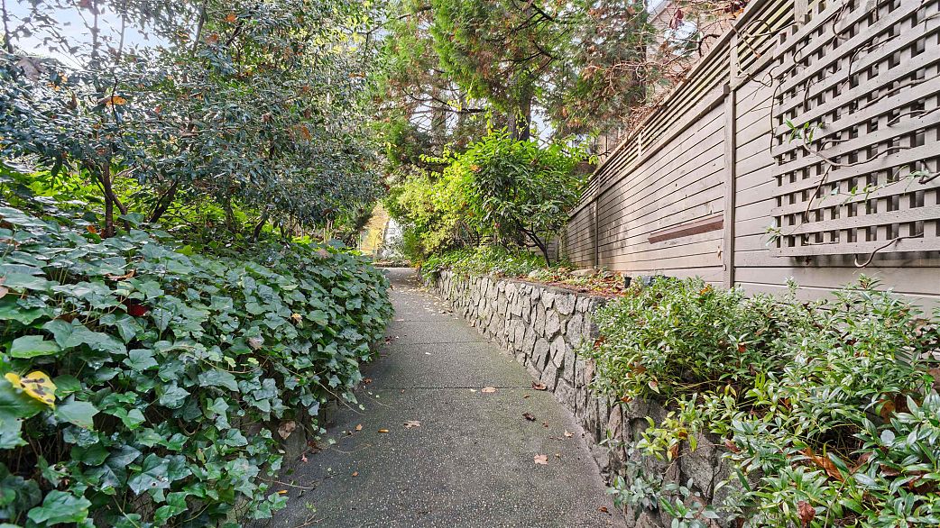 318 1345 W 15th Avenue