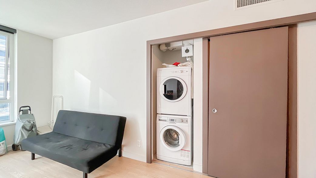 805 68 Smithe Street