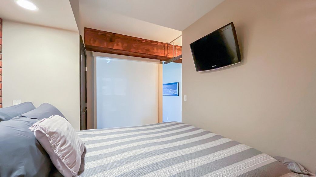 306 1072 Hamilton Street