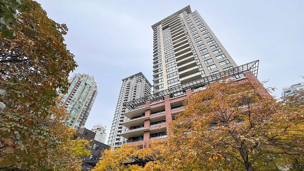 1002 977 Mainland Street