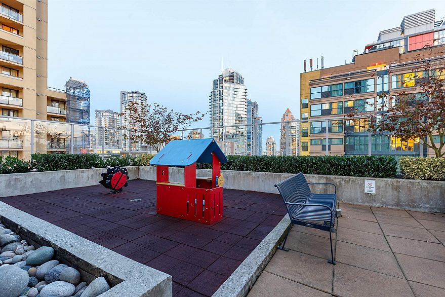 2701 1351 Continental Street