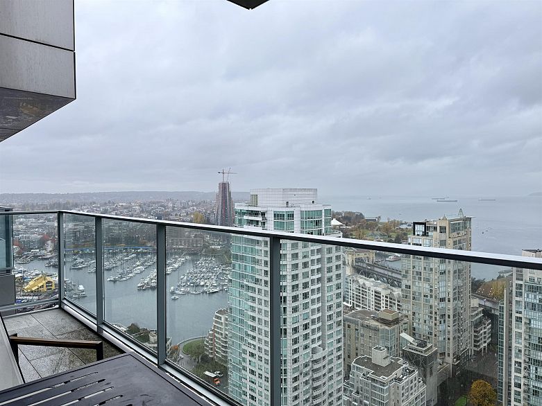 3605 1480 Howe Street