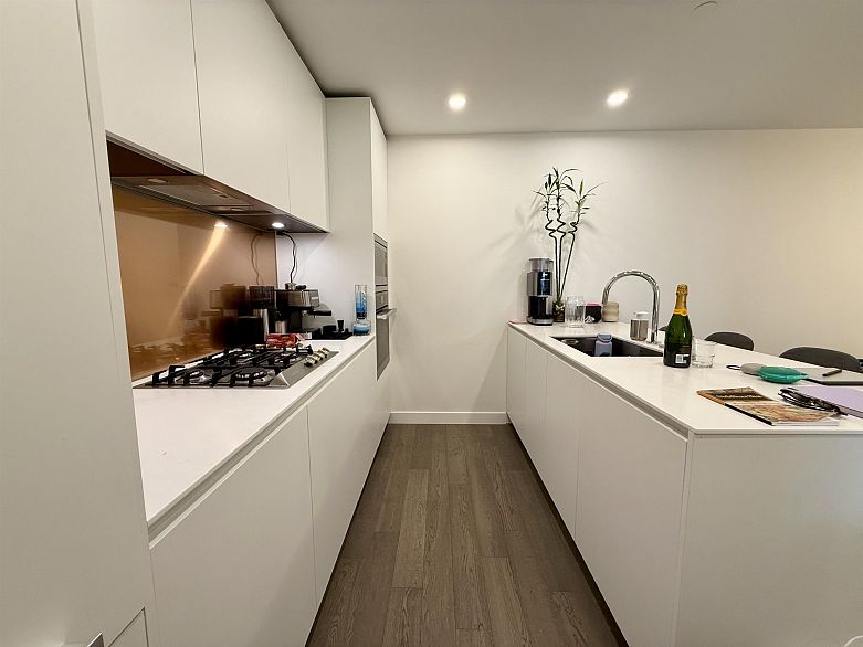 3605 1480 Howe Street