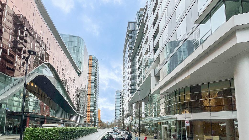 805 68 Smithe Street