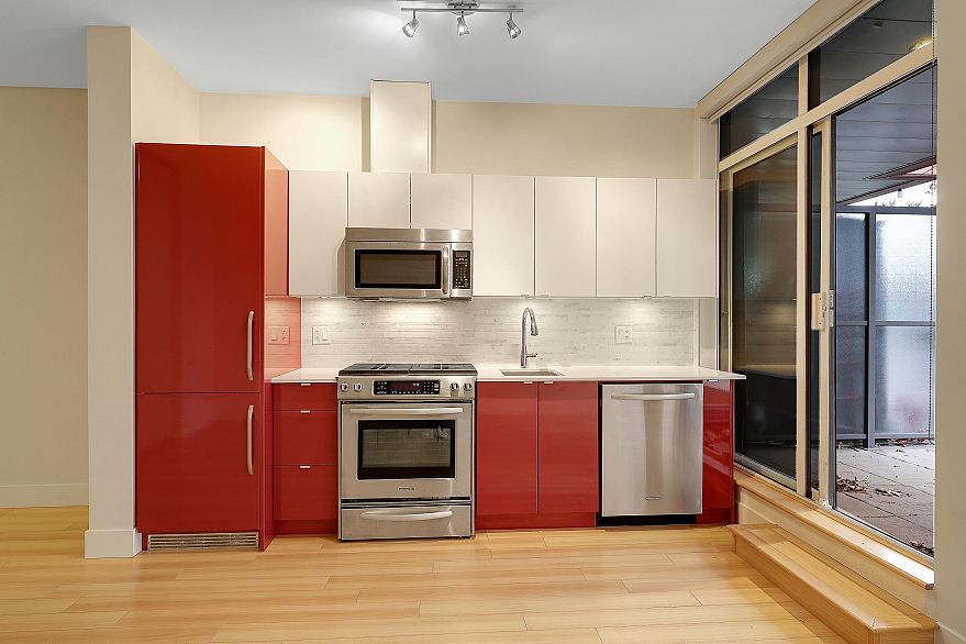 211 2250 Commercial Drive