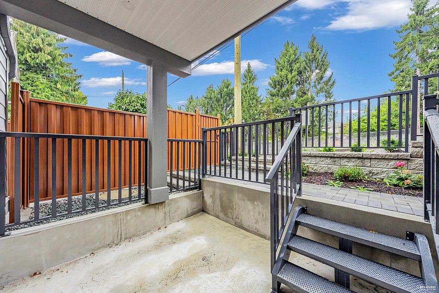 2 3090 Vanness Avenue