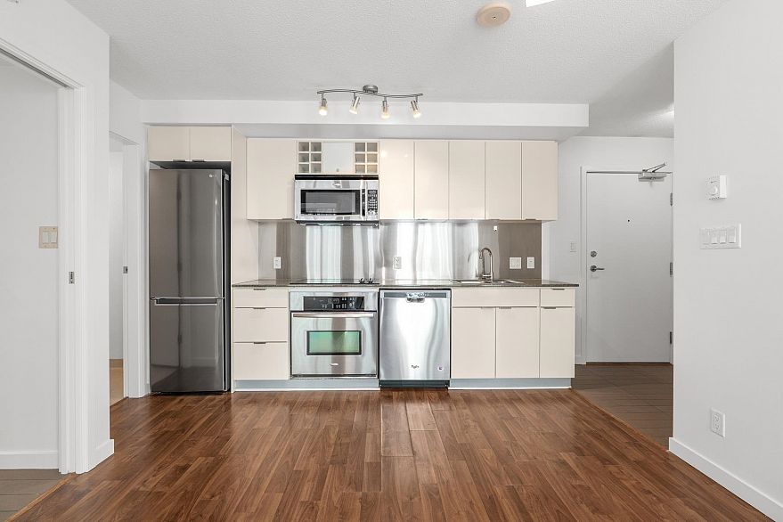 2210 233 Robson Street